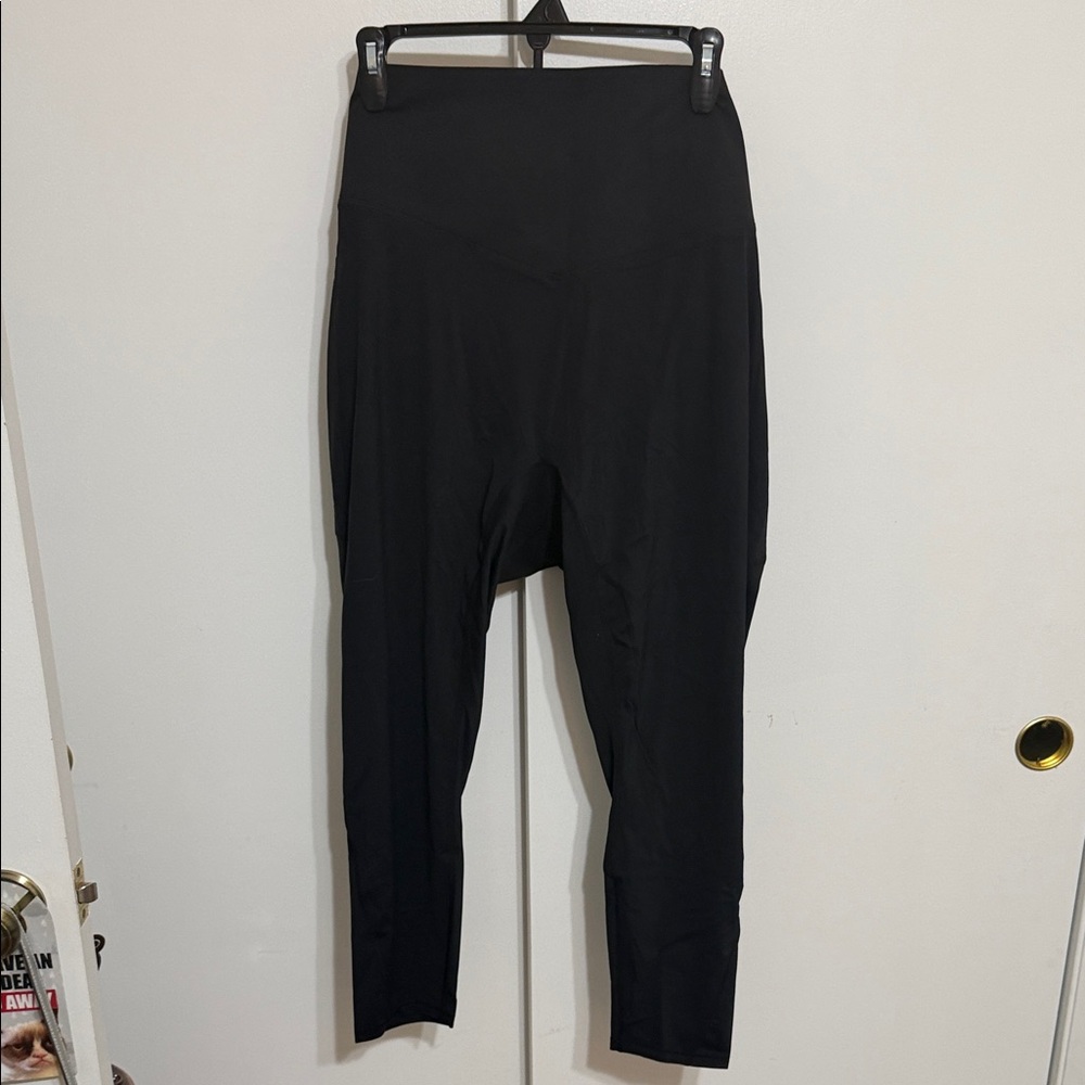 3X (7/8 length) Ultrasculpt Halara Black Pants with Side Pockets